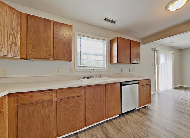 905 Littleton Dr in Concord, NC - Building Photo - Building Photo