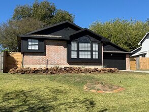 11980 La Salle River Rd in Conroe, TX - Building Photo - Building Photo