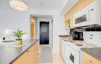 139 Bay St., Unit SI ID1496377P in Toronto, ON - Building Photo - Building Photo