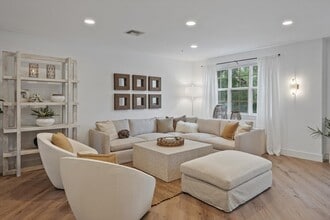 376 W Mallory Cir in Delray Beach, FL - Building Photo - Building Photo