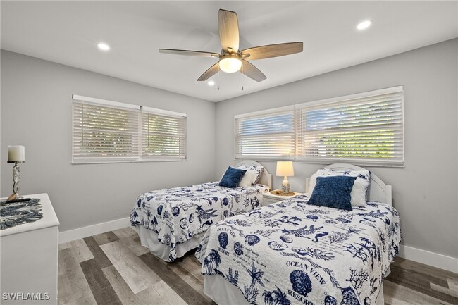 248 Bay Meadows Dr in Naples, FL - Foto de edificio - Building Photo