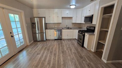 5610 Tallow Tree Dr in Austin, TX - Building Photo - Building Photo