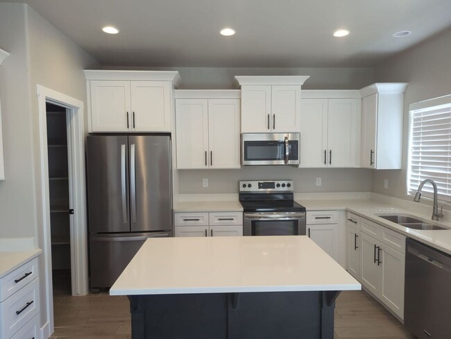 property at 627 S Malorie Wy