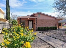 812 W 6th St in Del Rio, TX - Building Photo