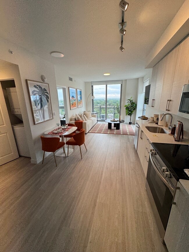 1460 NW 35th St, Unit A-1 in Miami, FL - Foto de edificio - Building Photo