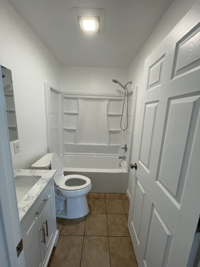 1030 E 46th St in Los Angeles, CA - Building Photo - Building Photo