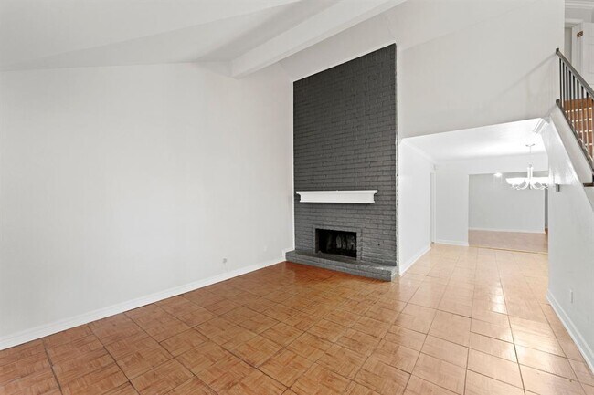 5715 Easthampton Dr photo'