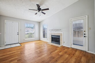 5522 Lochmoor in San Antonio, TX - Foto de edificio - Building Photo