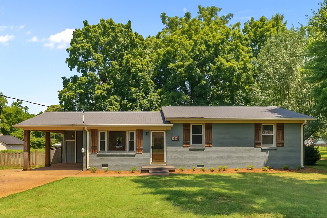 414 Figuers Dr in Franklin, TN - Foto de edificio
