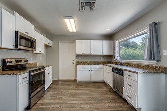 9415 Quicksilver Dr in San Antonio, TX - Building Photo - Building Photo