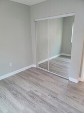 5542 Tampa Ave, Unit 5544 in Tarzana, CA - Building Photo - Building Photo