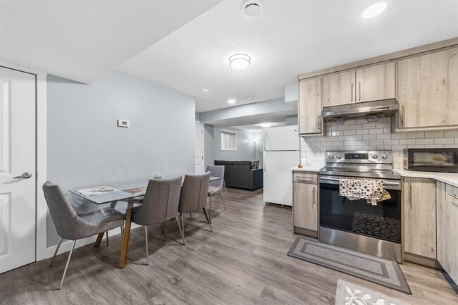 124 Savanna Dr NE in Calgary, AB - Building Photo - Building Photo