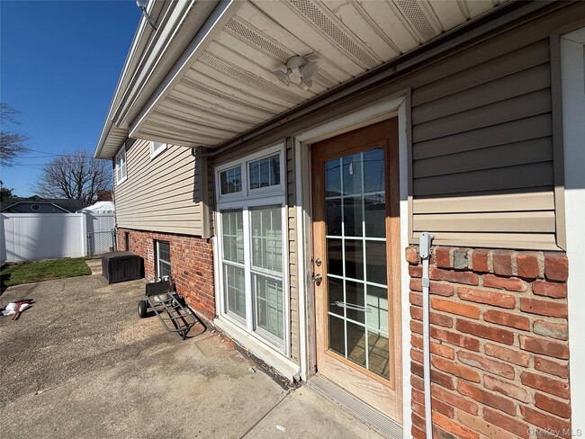 73 Waterford Rd in Island Park, NY - Building Photo - Building Photo