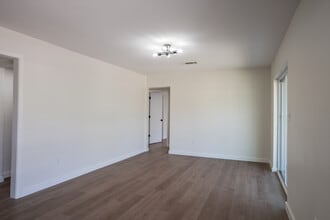 Hidden Grove Apartments in Vicksburg, MS - Building Photo - Interior Photo