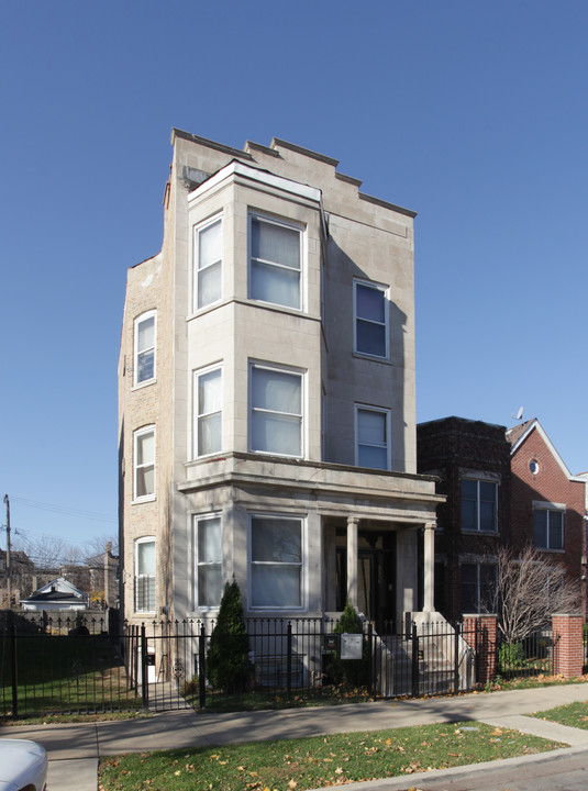 3358 S Giles Ave in Chicago, IL - Building Photo