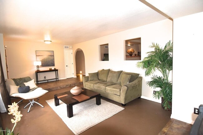 property at 10008 N 33rd Pl