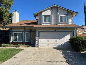 899 Maplegrove Way in Sacramento, CA - Building Photo - Building Photo