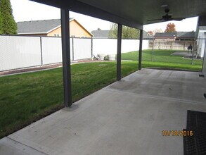 8303 Orcas Dr in Pasco, WA - Building Photo - Building Photo