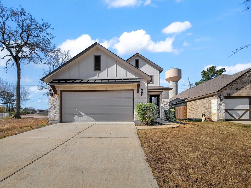 16807 Lisbon Ln in Crosby, TX - Building Photo