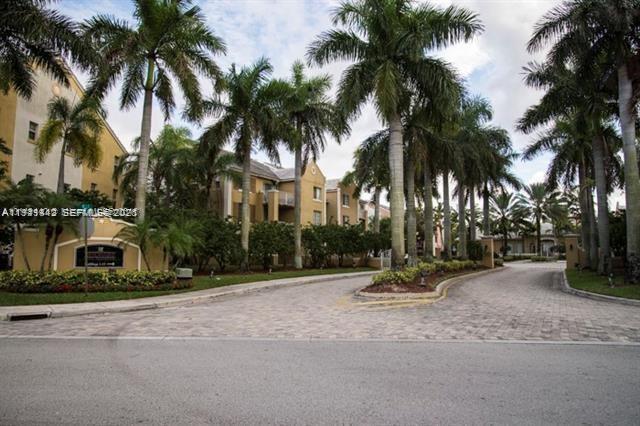 520 SW 111th Ave in Pembroke Pines, FL - Building Photo - Building Photo