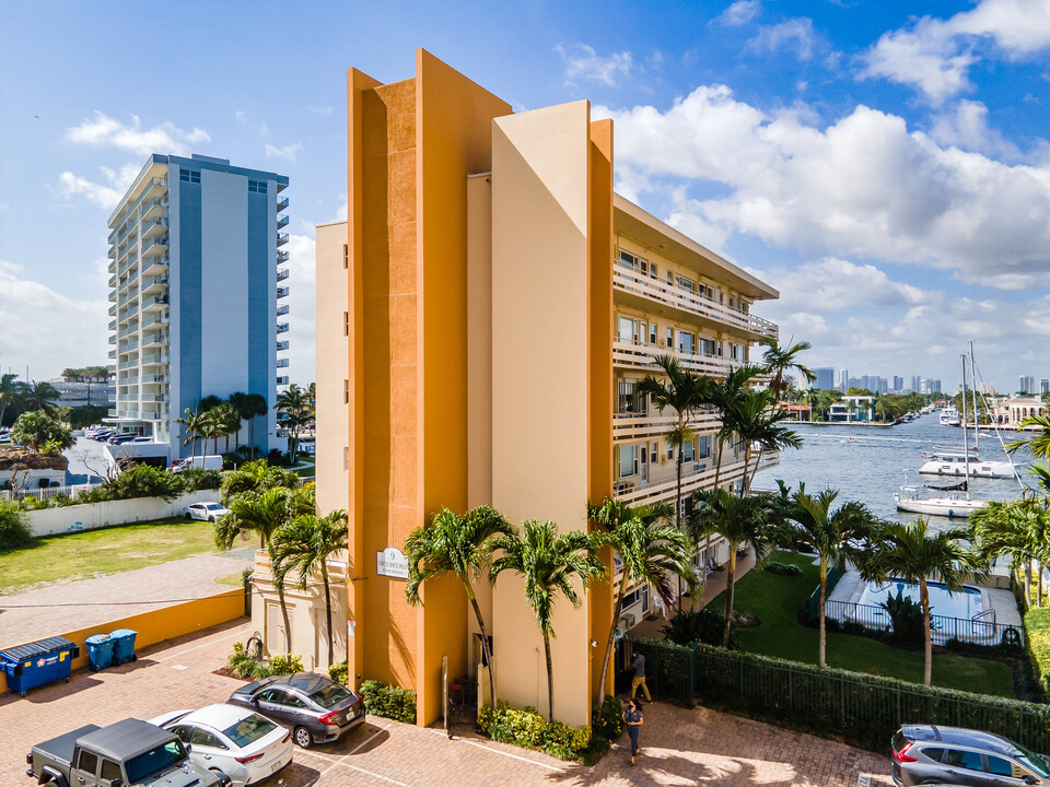 Harbor House East in Fort Lauderdale, FL - Building Photo