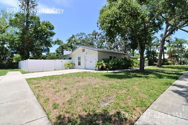 6400 Evergreen Ave in Seminole, FL - Building Photo - Building Photo