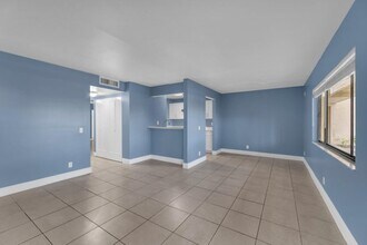 504 Meadows Cir in Boynton Beach, FL - Building Photo - Building Photo