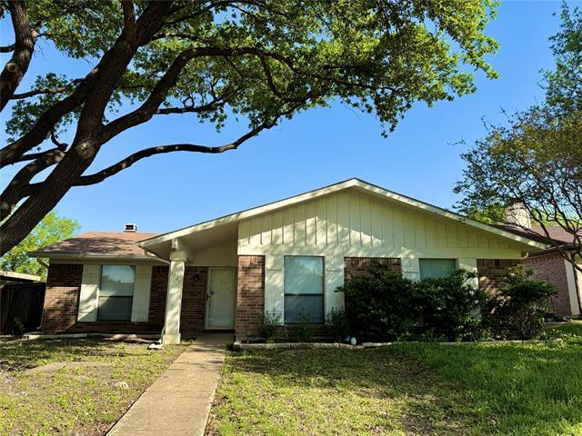 2227 Crockett Dr in Carrollton, TX - Building Photo