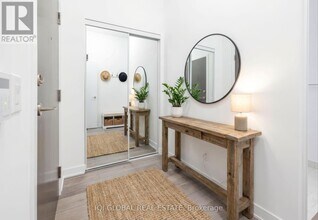 10 Honeycrisp Cres in Vaughan, ON - Building Photo - Building Photo