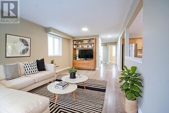 194 Sundew Dr in Barrie, ON - Building Photo - Building Photo