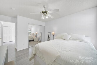 10541 Haddington Dr in Charlotte, NC - Building Photo - Building Photo