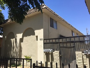 Sanctity Townhomes in Bakersfield, CA - Foto de edificio - Building Photo