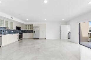 14530 SW 261st Terrace in Princeton, FL - Building Photo
