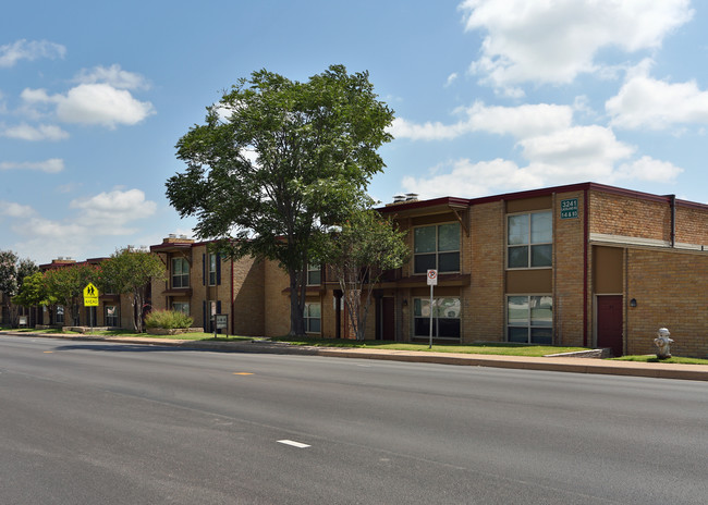 El Jardin in Fort Worth, TX - Foto de edificio - Building Photo