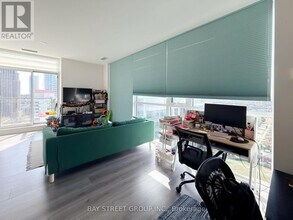 339 Rathburn Rd W in Mississauga, ON - Building Photo - Building Photo