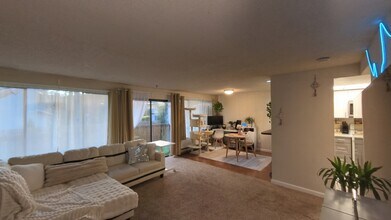 6125 NE 193rd Place, Unit 6125 in Kenmore, WA - Building Photo - Building Photo