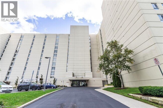 property at 5280 Lakeshore Rd.