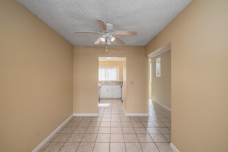 Sea Breeze Townhome Apartments in Redondo Beach, CA - Foto de edificio - Interior Photo