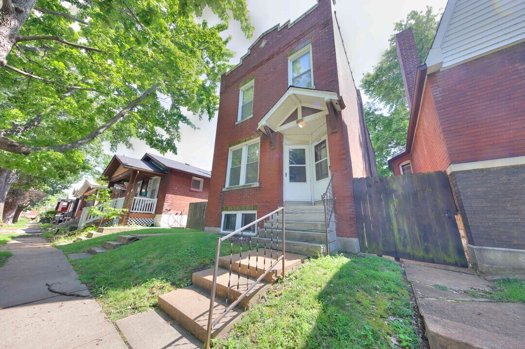 4330 Gertrude Ave in St. Louis, MO - Building Photo