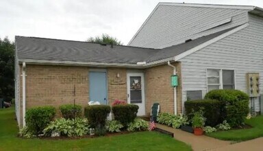 204 Brubaker Dr in New Carlisle, OH - Building Photo - Building Photo