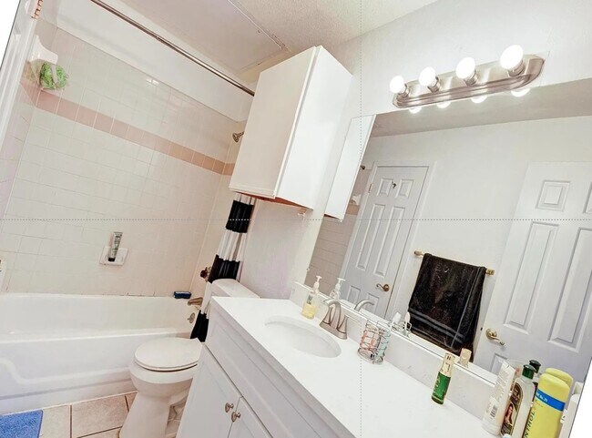 807 W 25th St, Unit 214 in Austin, TX - Building Photo - Building Photo