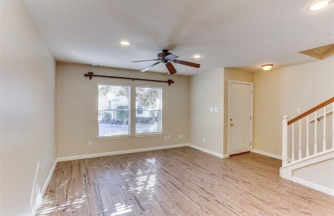 property at 730 Redwing Pl Dr