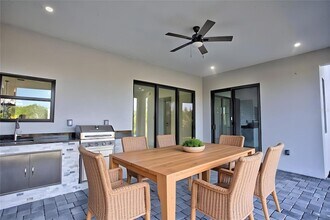 9574 Salt Lake St in Port Charlotte, FL - Foto de edificio - Building Photo