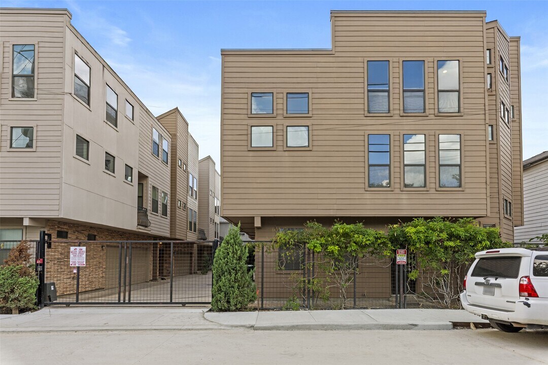 1420 Wilson St in Houston, TX - Building Photo