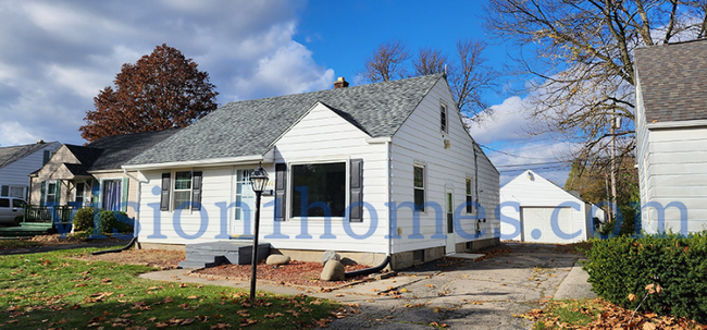 2076 W Wayne St in Lima, OH - Building Photo - Building Photo