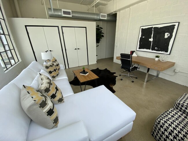 Tailor Lofts in Los Angeles, CA - Building Photo - Building Photo