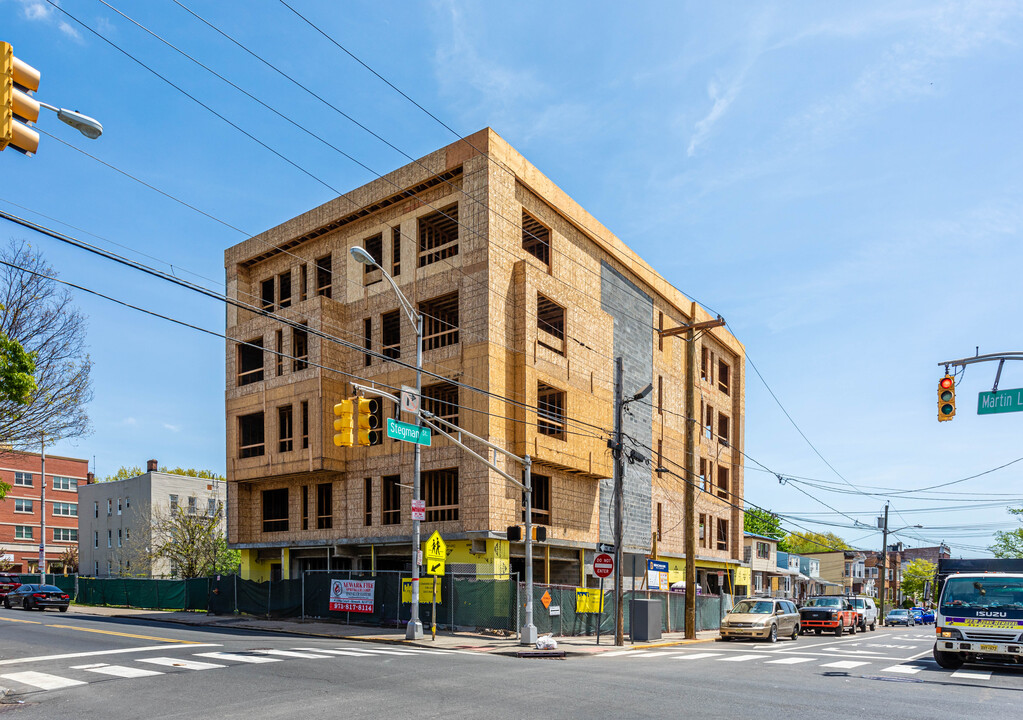 168-172 Martin Luther King Jr Dr in Jersey City, NJ - Building Photo