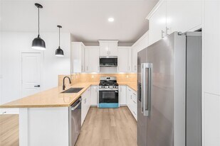 6809 Fairway Dr in Houston, TX - Building Photo