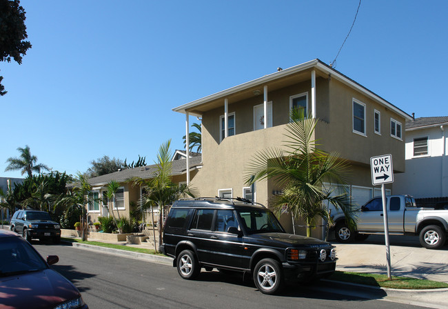 1425 Ocean Ave in Seal Beach, CA - Building Photo - Building Photo