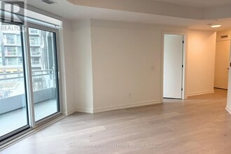 2501 Saw Whet Blvd. in Oakville, ON - Building Photo - Building Photo